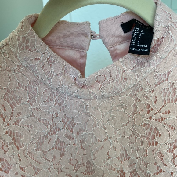 Short lace dress with mock neck - Picture 6 of 7